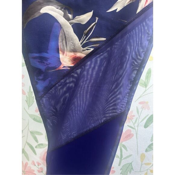 Fabletics Brogan Shimmer Capri - Picture 2 of 4